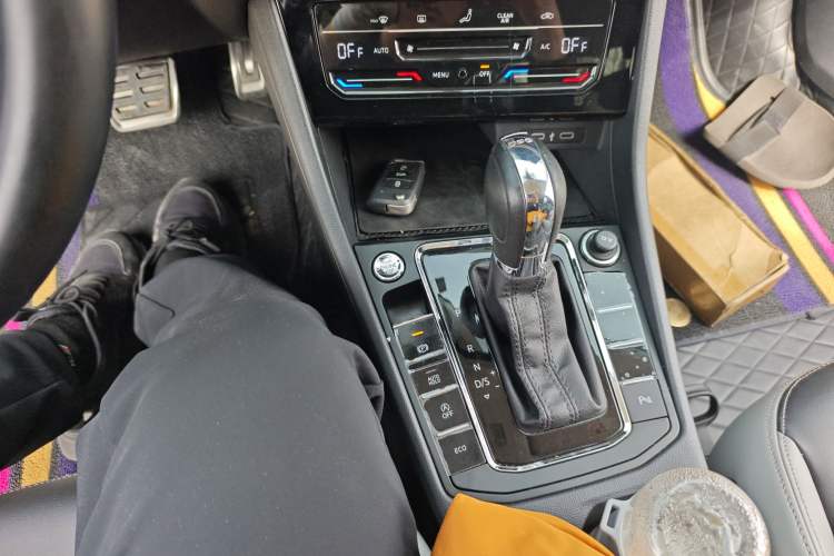 Used Volkswagen Bora 2023 300TSI DSG Prestige Edition Gear Lever