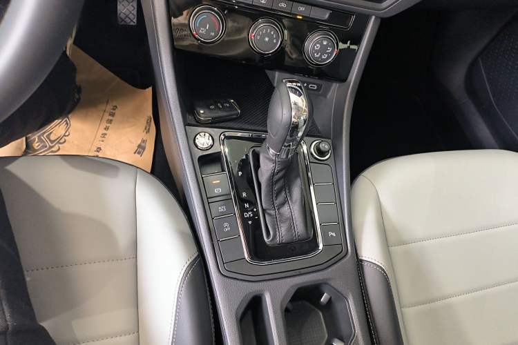 Used Volkswagen Bora 2023 200TSI DSG SmartDrive PRO Edition Gear Lever