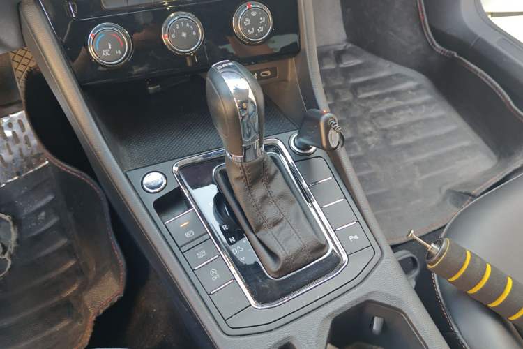 Used Volkswagen Bora 2023 200TSI DSG SmartDrive PRO Edition Gear Lever