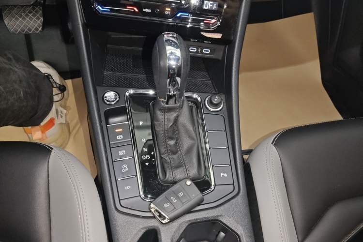 Used Volkswagen Bora 2023 300TSI DSG Prestige Edition Gear Lever