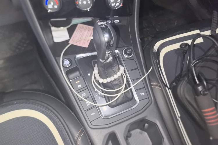 Used Volkswagen Bora 2023 280TSI DSG Comfort Edition Gear Lever