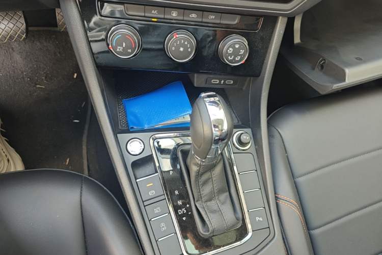 Used Volkswagen Bora 2023 200TSI DSG YueXing PRO Edition Gear Lever
