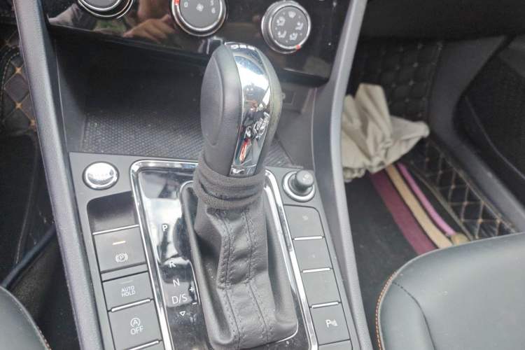 Used Volkswagen Bora 2023 200TSI DSG SmartDrive PRO Edition Gear Lever