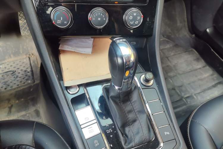 Used Volkswagen Bora 2023 200TSI DSG YueXing PRO Edition Gear Lever