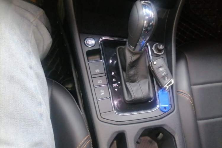Used Volkswagen Bora 2023 200TSI DSG YueXing PRO Edition Gear Lever