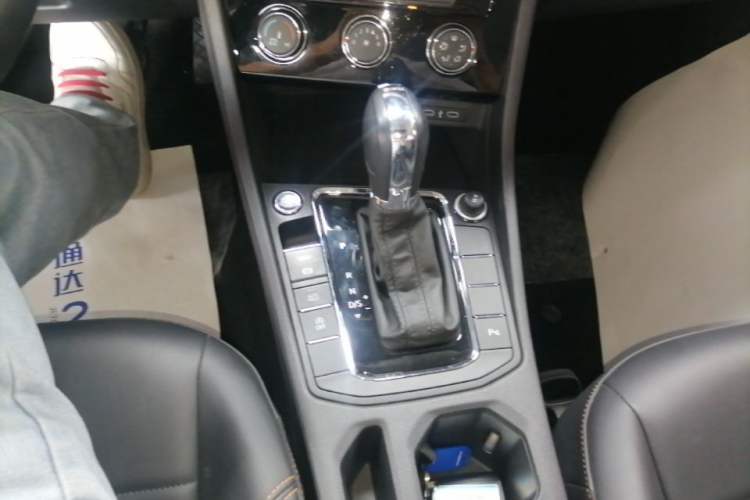 Used Volkswagen Bora 2023 200TSI DSG YueXing PRO Edition Gear Lever