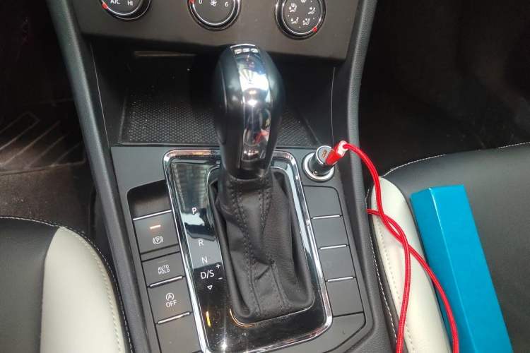 Used Volkswagen Bora 2023 200TSI DSG Comfort Edition Gear Lever