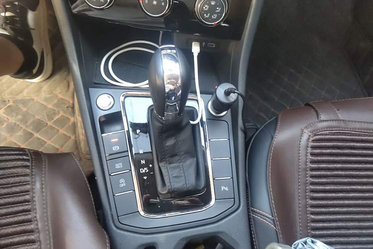 Used Volkswagen Bora 2023 200TSI DSG YueXing PRO Edition Gear Lever