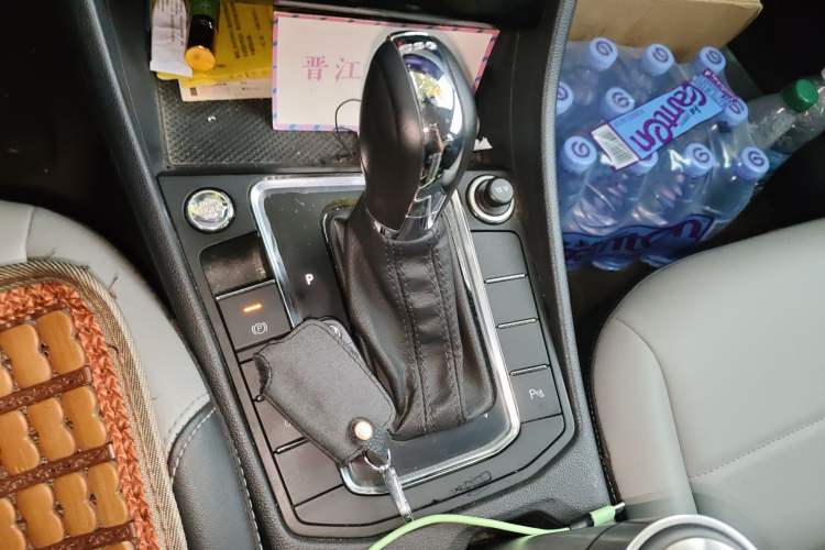 Used Volkswagen Bora 2023 200TSI DSG SmartDrive PRO Edition Gear Lever