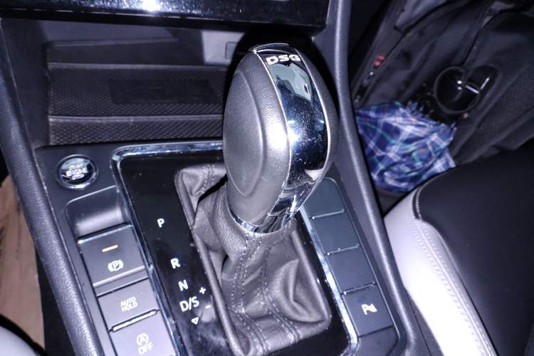 Used Volkswagen Bora 2023 300TSI DSG Prestige Edition Gear Lever