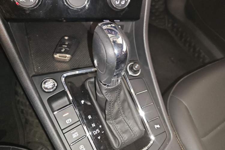 Used Volkswagen Bora 2023 200TSI DSG SmartDrive PRO Edition Gear Lever