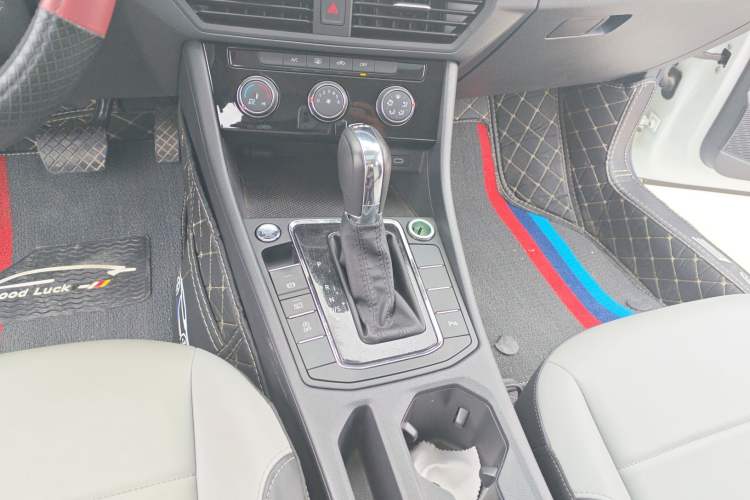 Used Volkswagen Bora 2023 200TSI DSG YueXing PRO Edition Gear Lever