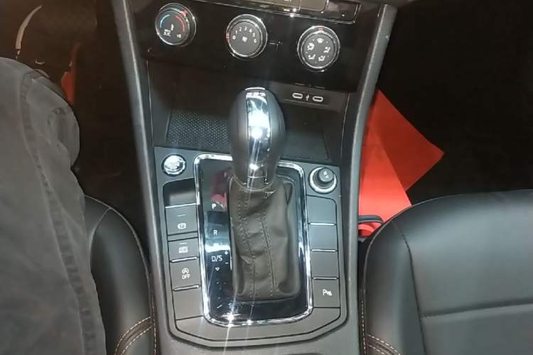 Used Volkswagen Bora 2023 200TSI DSG YueXing PRO Edition Gear Lever