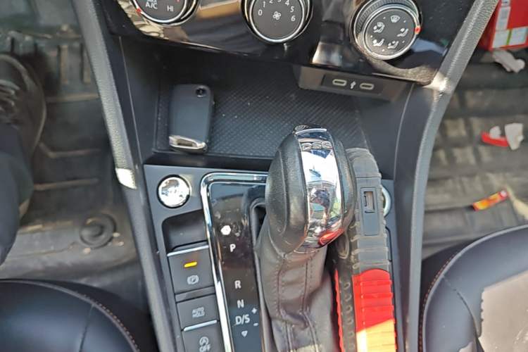 Used Volkswagen Bora 2023 200TSI DSG YueXing PRO Edition Gear Lever