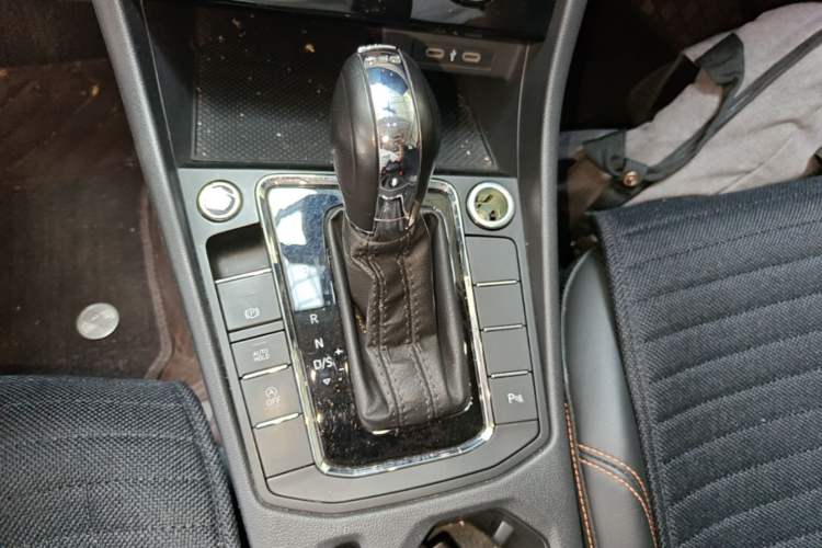 Used Volkswagen Bora 2023 200TSI DSG SmartDrive PRO Edition Gear Lever