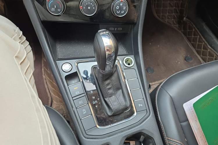 Used Volkswagen Bora 2023 Revised Version 200TSI DSG YueXing PRO Edition Gear Lever