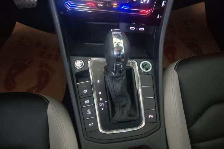 Used Volkswagen Bora 2023 300TSI DSG Prestige Edition Gear Lever