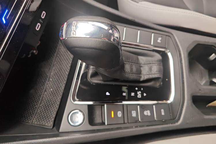 Used Volkswagen Bora 2023 280TSI DSG Prestige Edition Gear Lever