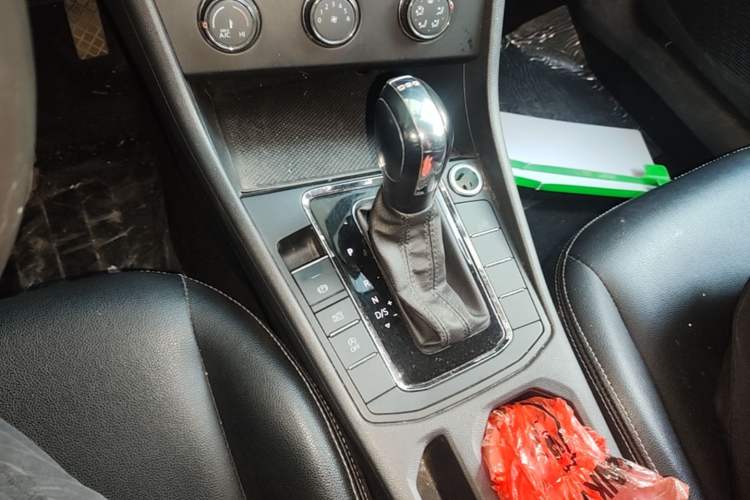 Used Volkswagen Bora 2023 200TSI DSG Comfort Edition Gear Lever