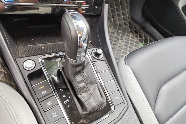 Used Volkswagen Bora 2023 300TSI DSG Prestige Edition Gear Lever