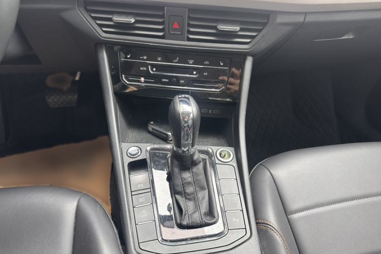 Used Volkswagen Bora 2023 200TSI DSG YueXing PRO Edition Gear Lever