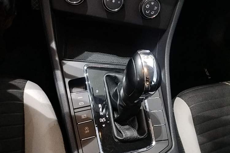 Used Volkswagen Bora 2023 200TSI DSG Comfort Edition Gear Lever