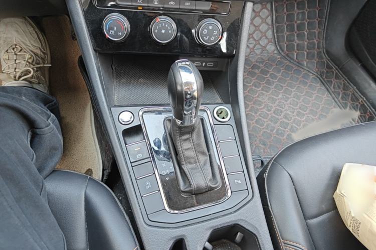 Used Volkswagen Bora 2023 200TSI DSG YueXing PRO Edition Gear Lever