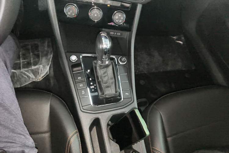 Used Volkswagen Bora 2023 200TSI DSG YueXing PRO Edition Gear Lever