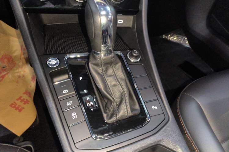Used Volkswagen Bora 2023 200TSI DSG Smart Drive Version Gear Lever