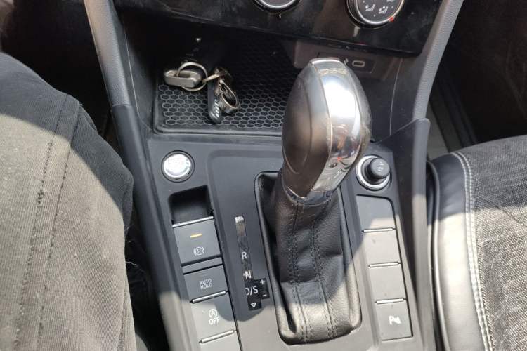 Used Volkswagen Bora 2023 200TSI DSG SmartDrive PRO Edition Gear Lever