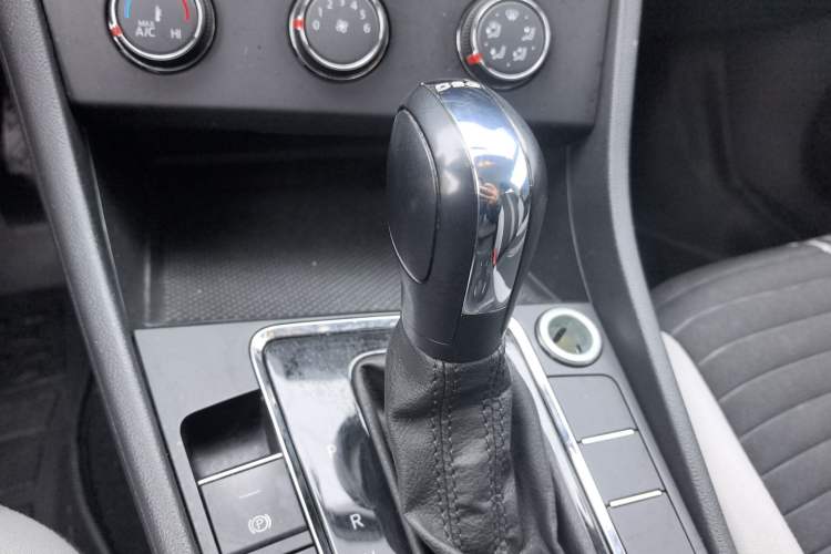 Used Volkswagen Bora 2023 200TSI DSG Comfort Edition Gear Lever