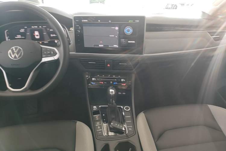 Used Volkswagen Bora 2023 280TSI DSG Prestige Edition Gear Lever