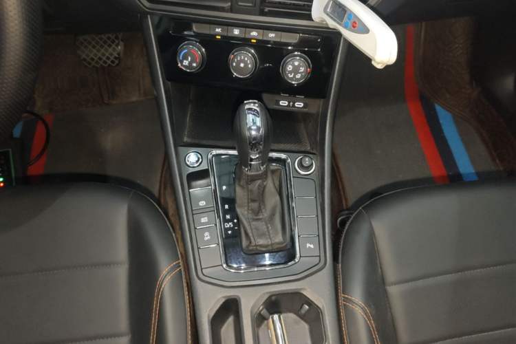 Used Volkswagen Bora 2023 200TSI DSG Smart Drive Version Gear Lever