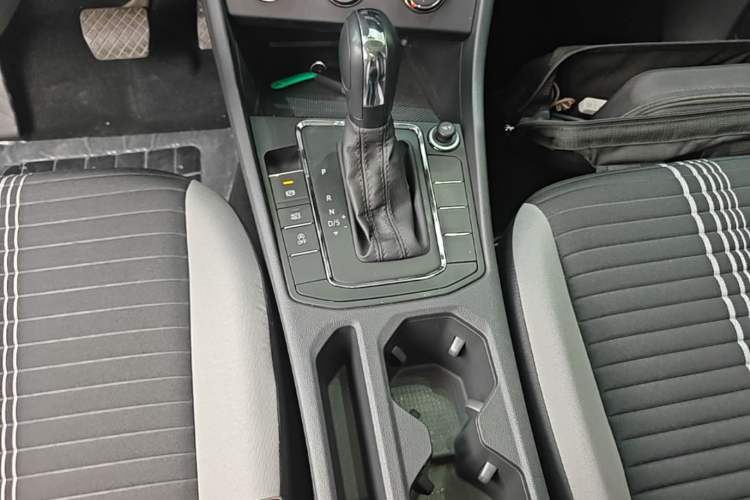Used Volkswagen Bora 2023 1.5L Automatic Changer Limited Edition Gear Lever