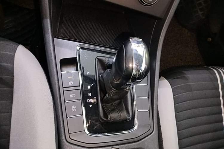 Used Volkswagen Bora 2023 200TSI DSG Comfort Edition Gear Lever