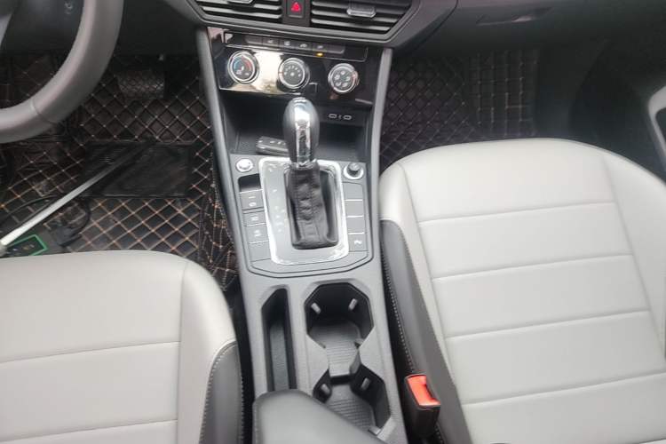 Used Volkswagen Bora 2023 200TSI DSG YueXing PRO Edition Gear Lever
