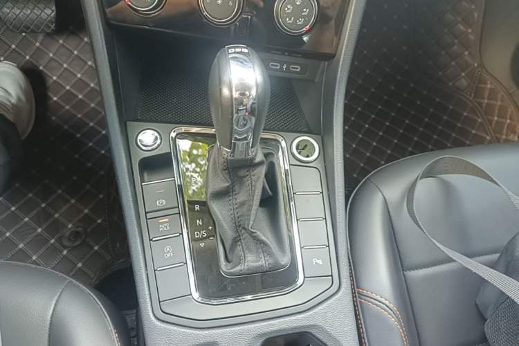 Used Volkswagen Bora 2023 200TSI DSG YueXing PRO Edition Gear Lever