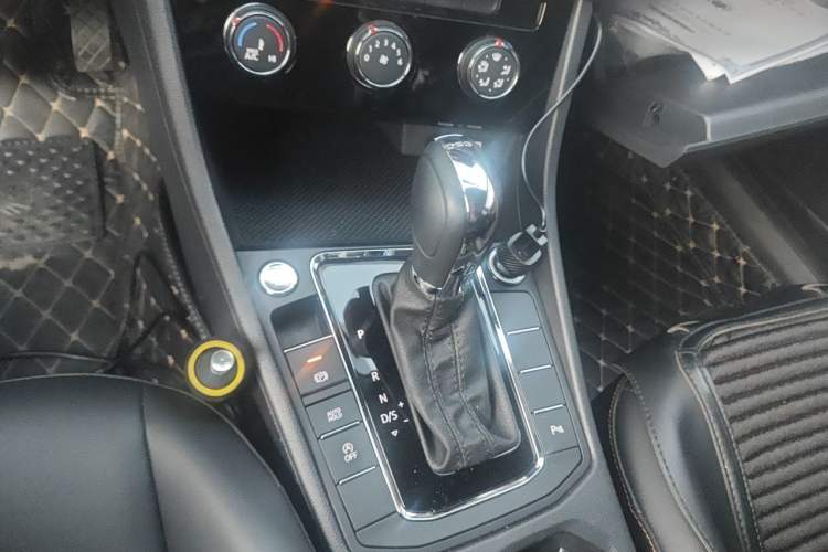 Used Volkswagen Bora 2023 200TSI DSG Smart Drive Version Gear Lever