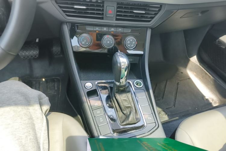 Used Volkswagen Bora 2023 200TSI DSG YueXing PRO Edition Gear Lever