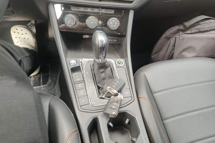 Used Volkswagen Bora 2023 280TSI DSG Comfort Edition Gear Lever