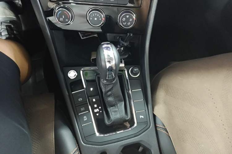 Used Volkswagen Bora 2023 200TSI DSG Enjoyment Edition Gear Lever