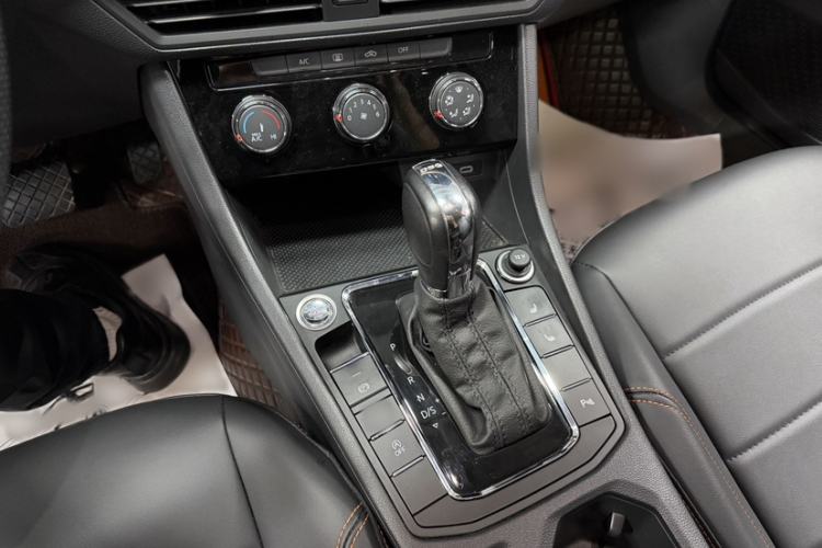 Used Volkswagen Bora 2023 200TSI DSG YueXing PRO Edition Gear Lever