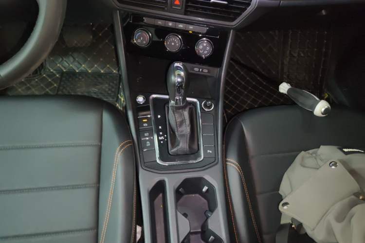 Used Volkswagen Bora 2023 200TSI DSG Smart Drive Version Gear Lever