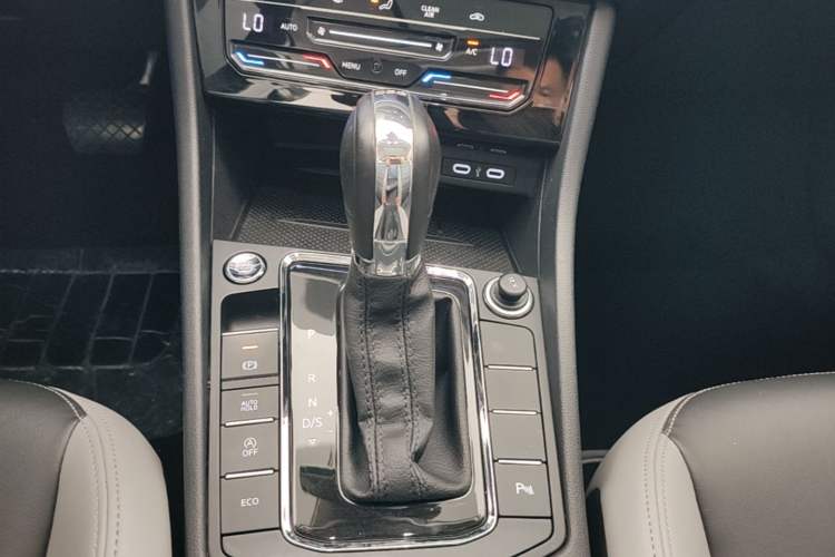 Used Volkswagen Bora 2023 300TSI DSG Prestige Edition Gear Lever