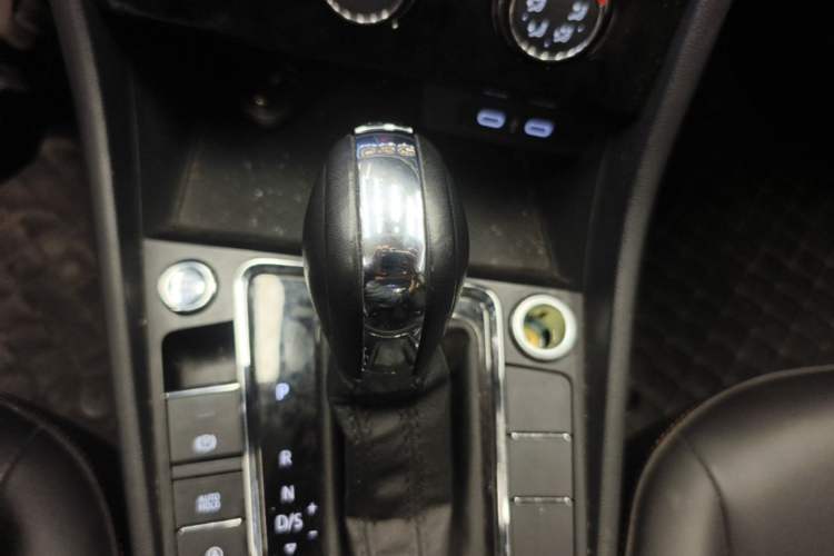 Used Volkswagen Bora 2023 200TSI DSG YueXing PRO Edition Gear Lever