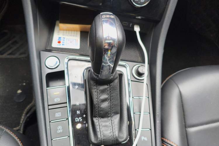 Used Volkswagen Bora 2023 200TSI DSG YueXing PRO Edition Gear Lever