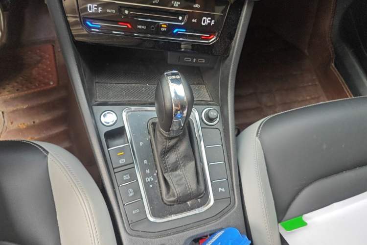 Used Volkswagen Bora 2023 280TSI DSG Prestige Edition Gear Lever