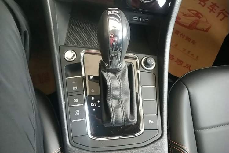 Used Volkswagen Bora 2023 200TSI DSG YueXing PRO Edition Gear Lever