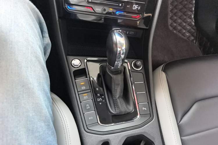 Used Volkswagen Bora 2023 300TSI DSG Prestige Edition Gear Lever