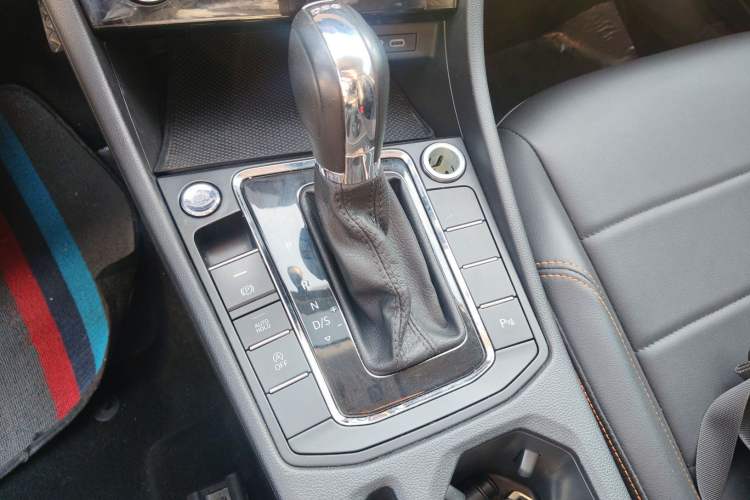 Used Volkswagen Bora 2023 200TSI DSG YueXing PRO Edition Gear Lever